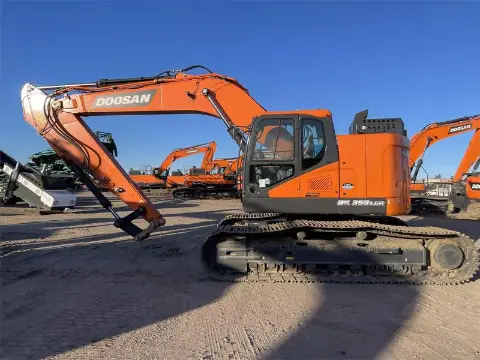 Develon DX350LCR-7 excavator on the RTL Big Lake lot
