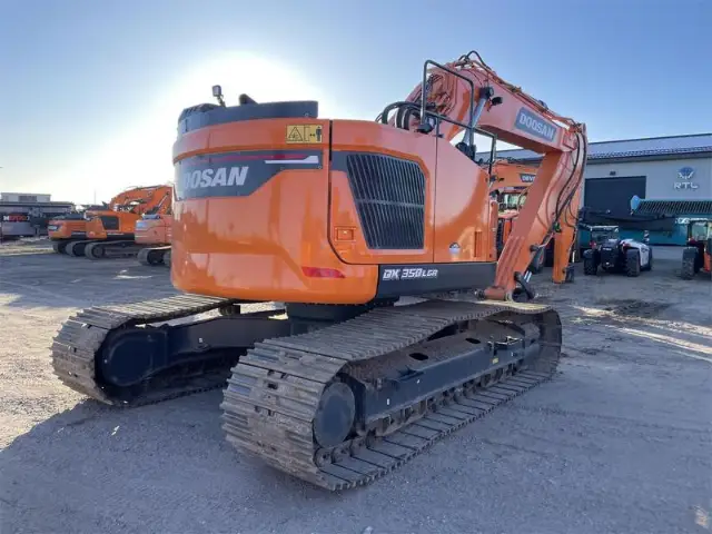 Undercarriage and triple-bar grouser tracks